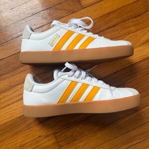 Adidas women’s White and yellow Sneakers
